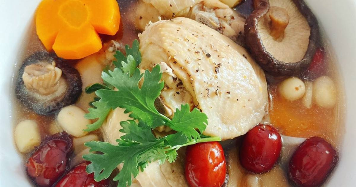 Người bị rối loạn giấc ngủ: Giấc ngủ đóng vai trò vô cùng quan trọng đối với sức khỏe tổng thể, đặc biệt là não bộ. Một giấc ngủ ngon và đủ giấc giúp duy trì hoạt động hiệu quả của não, tăng cường trí nhớ và khả năng tập trung. Ngược lại, thiếu ngủ hoặc rối loạn giấc ngủ có thể dẫn đến suy giảm trí nhớ, hay quên, kém tập trung và ảnh hưởng tiêu cực đến sức khỏe tinh thần. Mặc dù một số loại thực phẩm như hạt sen có chứa các chất an thần tự nhiên giúp cải thiện giấc ngủ. Tuy nhiên, nếu lạm dụng chúng hoặc sử dụng quá nhiều thuốc an thần có thể gây ra tác dụng ngược. Ảnh Internet