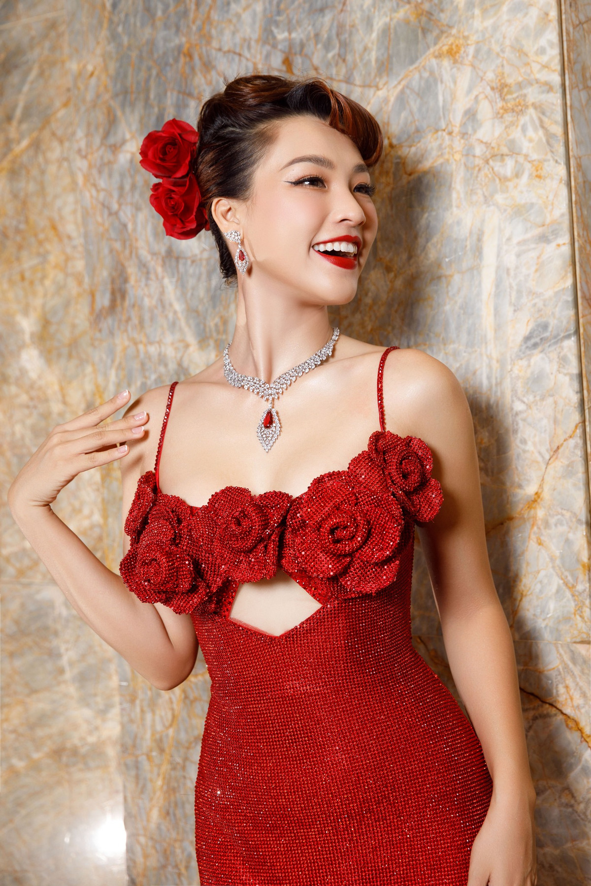 Sau khi ly hôn, MC Hoàng Oanh chọn cách giữ im lặng và tập trung cho cuộc sống riêng.