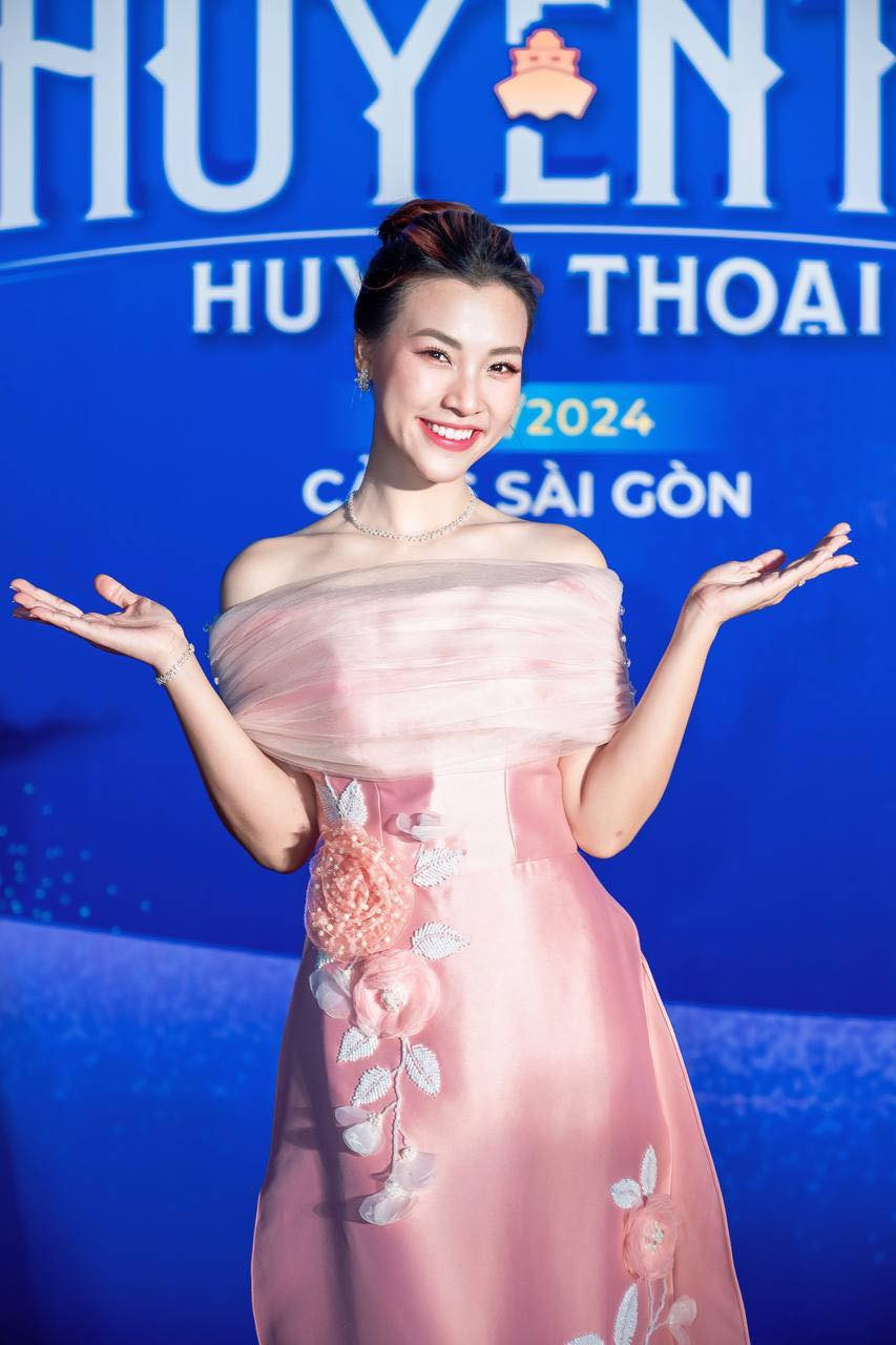 Cô cũng tham gia dẫn dắt một số chương trình truyền hình, chụp ảnh thời trang và đóng quảng cáo.