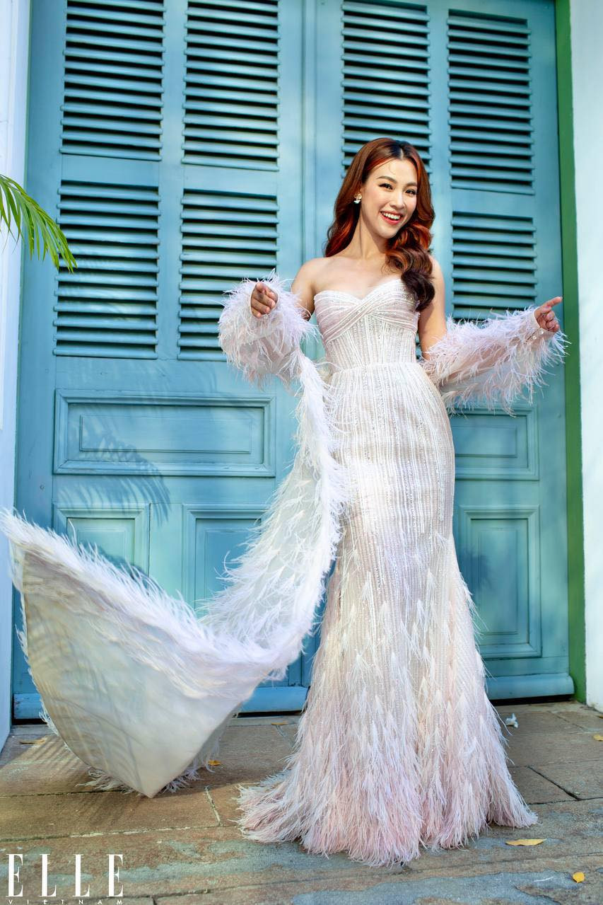 Vũ Ngọc Hoàng Oanh là Á hậu 1 của cuộc thi Hoa hậu phụ nữ Việt Nam qua ảnh năm 2012.