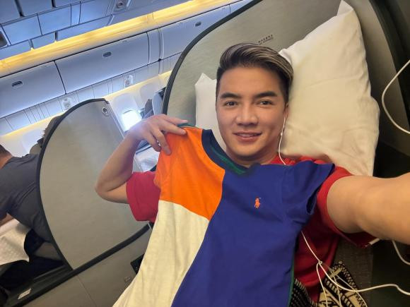 Đàm Vĩnh Hưng phải mang theo áo của con trai khi đi công tác xa nhà để cho đỡ nhớ.