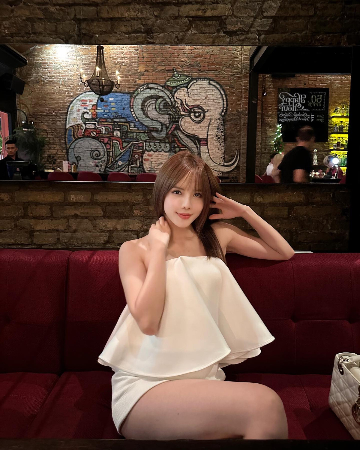 Tin đồn Thiều Bảo Trâm có bạn trai mới mặc dù chưa được xác thực nhưng cư dân mạng đặc biệt quan tâm đến động thái của nữ ca sĩ. Ảnh: FBNV