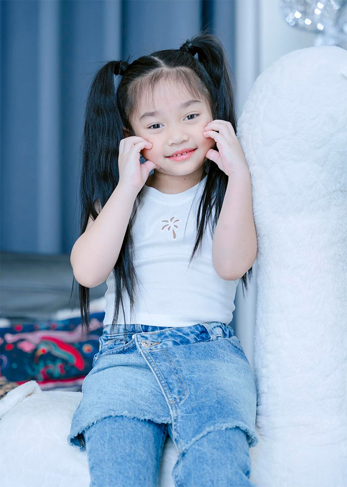 Cô con gái lớn Bảo Nhi (tên thật là Lê Quỳnh Khả Di) đang là một tiktoker nhí được mọi người yêu thích với những bài nhảy rất đúng nhịp và sôi động.
