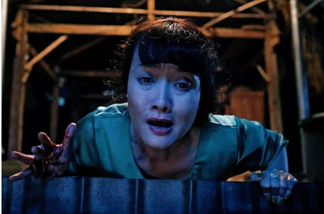 Trước đó, danh hài Vân Dung cũng thử thách bản thân khi đảm nhận vai diễn trong phim kinh dị "Quỷ cẩu". Đây cũng là bộ phim điện ảnh đầu tiên mà cô tham gia.