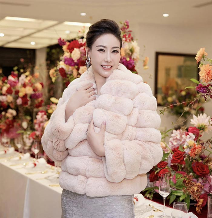 Ở tuổi 47 và là mẹ của ba con nhưng Hoa hậu Hà Kiều Anh vẫn giữ được vóc dáng, làn da đáng mơ ước.