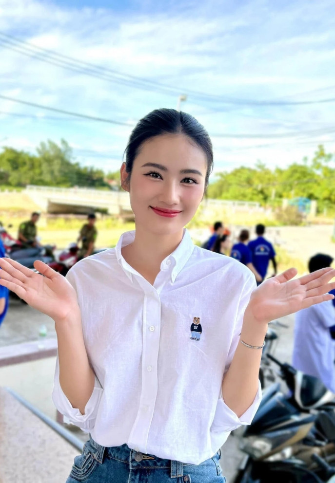 Hoa hậu Ý Nhi giản dị tham gia các dự án trước thềm dự thi Miss World. Ảnh: FBNV