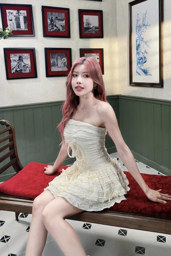 "Tối thứ 7 mình làm gì cho ngầu?", chị đẹp Trang Pháp hỏi cư dân mạng.