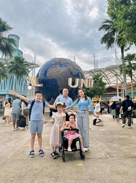 Vợ chồng Vy Oanh cho các nhóc tỳ tận hưởng kỳ nghỉ hè chuẩn con nhà có điều kiện ở Mỹ.