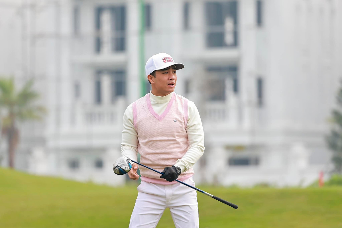 Đỗ Duy Nam check in sân golf. Ảnh: FB Đỗ Duy Nam
