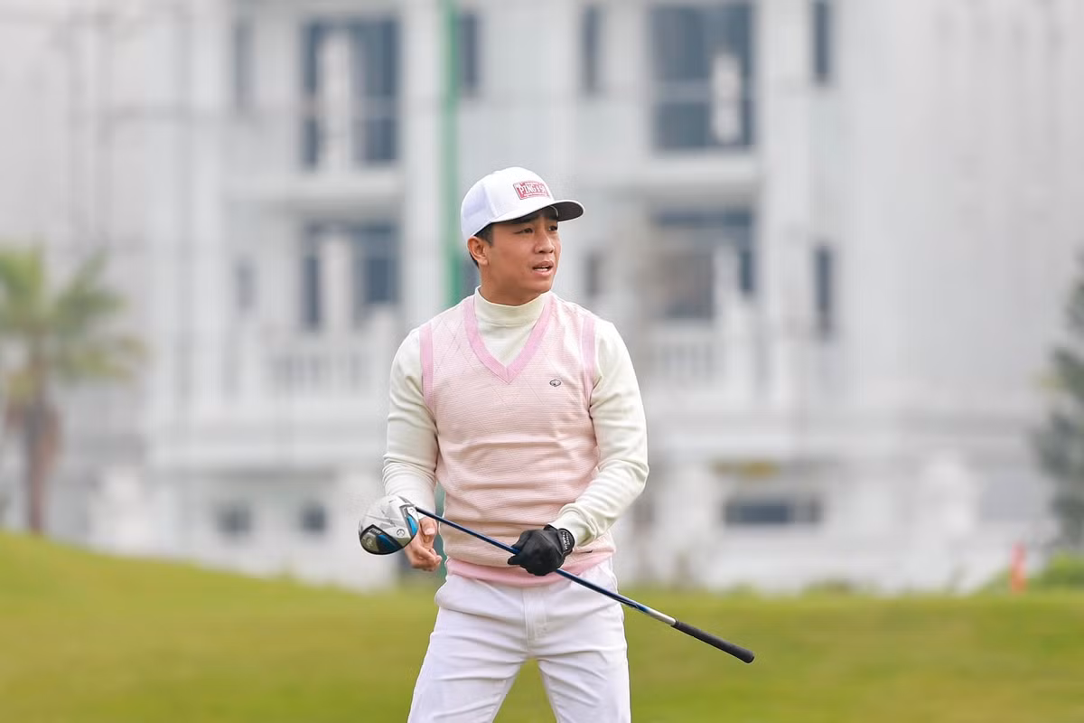 Đỗ Duy Nam check in sân golf. Ảnh: FB Đỗ Duy Nam