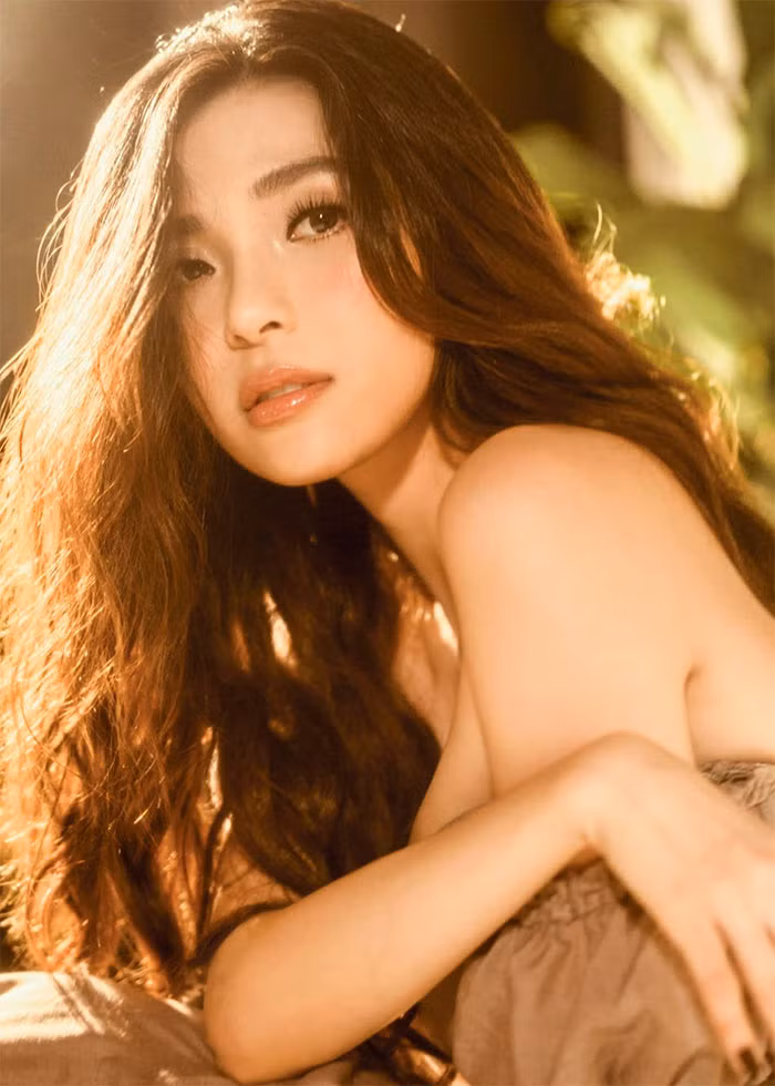 Thúy Diễm là một trong số ít người đẹp Vbiz dám công khai thừa nhận phẫu thuật thẩm mỹ. Cô quyết định "nâng cấp" vòng 1 để trở nên tự tin hơn. (Ảnh: FBNV)