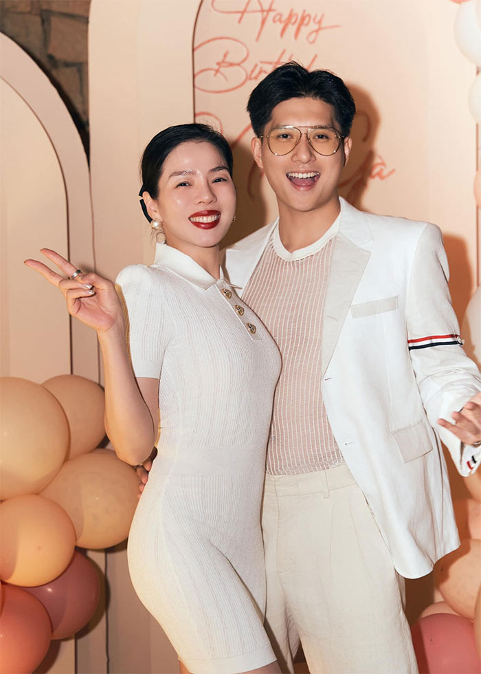 Trong hơn 4 năm hẹn hò cả hai nhiều lần vướng nghi vấn chia tay nhưng cuối cùng họ vẫn hạnh phúc bên nhau và là cặp đôi đẹp của Vbiz. Ảnh: FB Lệ Quyên - Lâm Bảo Châu