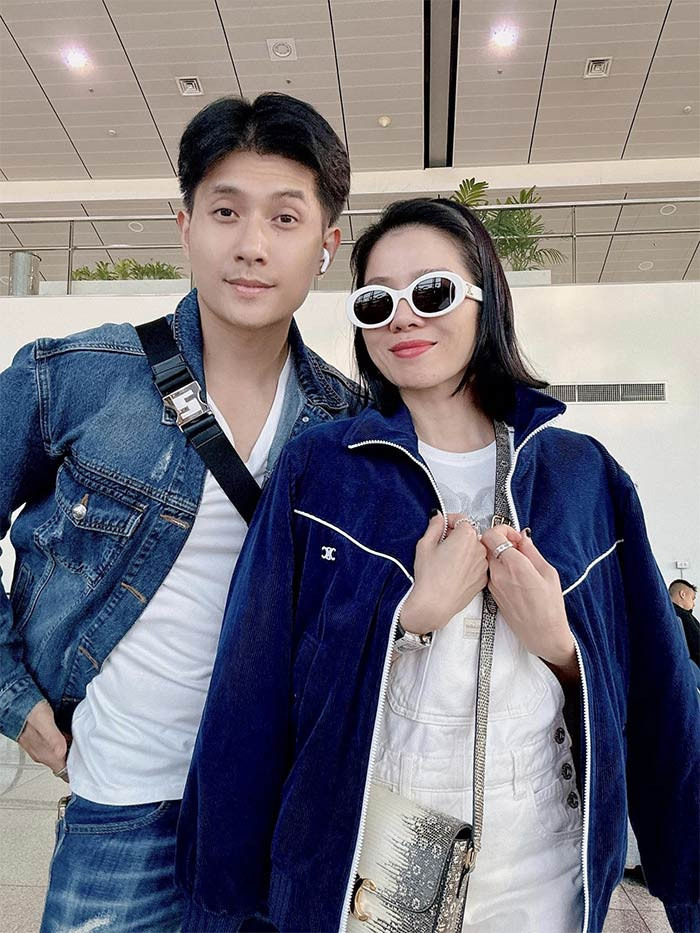 Mặc dù kém người yêu một con giáp nhưng Lâm Bảo Châu rất chiều chuộng, chăm sóc Lệ Quyên chu đáo. Ảnh: FB Lệ Quyên - Lâm Bảo Châu