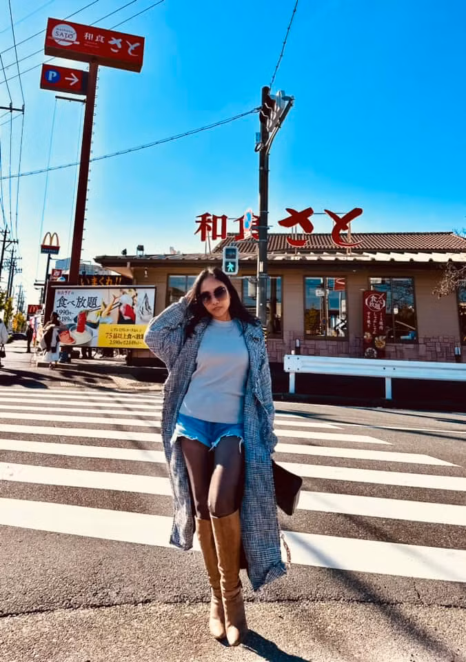 Ca sĩ Đoan Trang dạo phố, ngắm nhịp sống Nhật Bản vào buổi sáng. Ảnh: FB Doan Trang