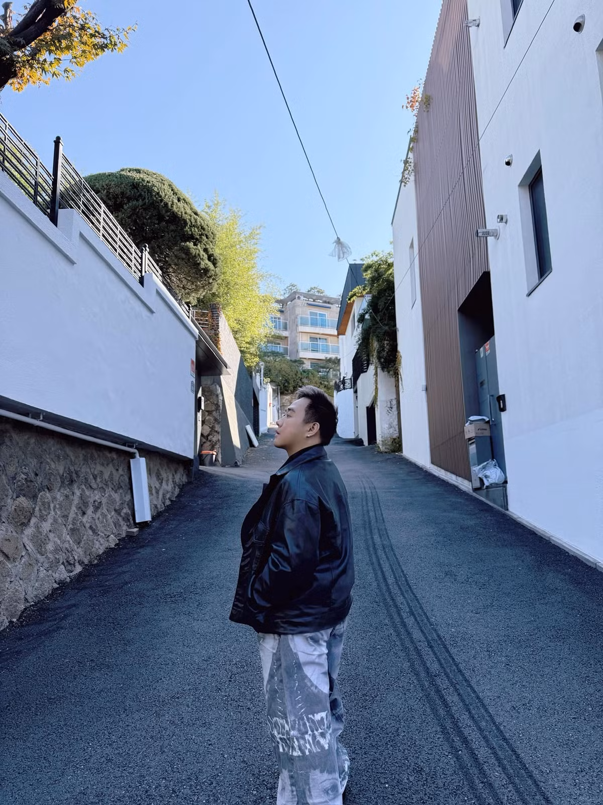 Trung Quân đón cái lạnh ở Hàn Quốc. Ảnh: FB Trung Quân