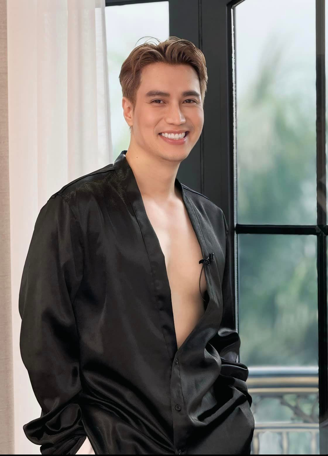 Diễn viên Việt Anh viết: "Có những lúc anh mơ được gặp lại em lúc ban đầu. Có những lúc mình chợt nghe, tình như giấc mơ qua". Ảnh: FB Nguyen Le Viet Anh