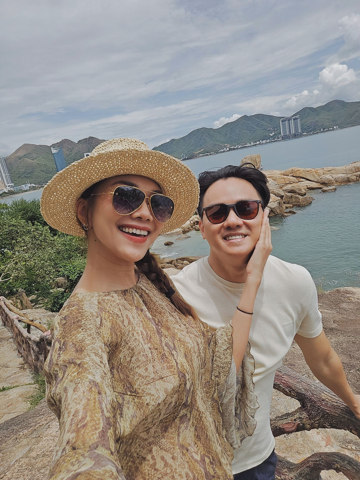 Siêu mẫu Thanh Hằng chia sẻ khoảnh khắc vui vẻ, hạnh phúc bên nhạc trưởng Trần Nhật Minh. Ảnh: FB Thanh Hằng