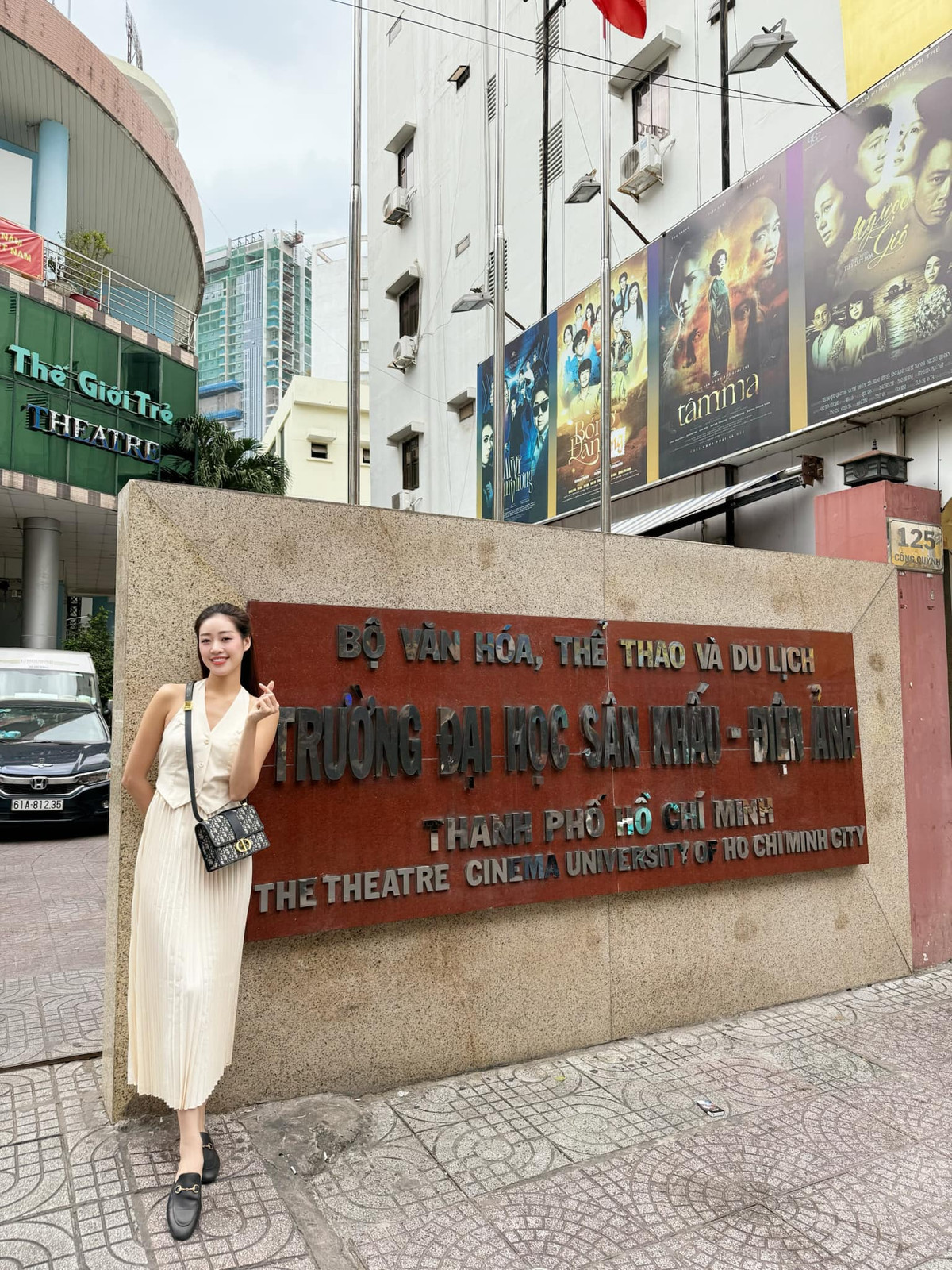 Hoa hậu Khánh Vân thấy bao kỷ niệm ùa về khi thăm lại mái trường Sân khấu - Điện ảnh TP HCM. Ảnh: FB Nguyễn Trần Khánh Vân