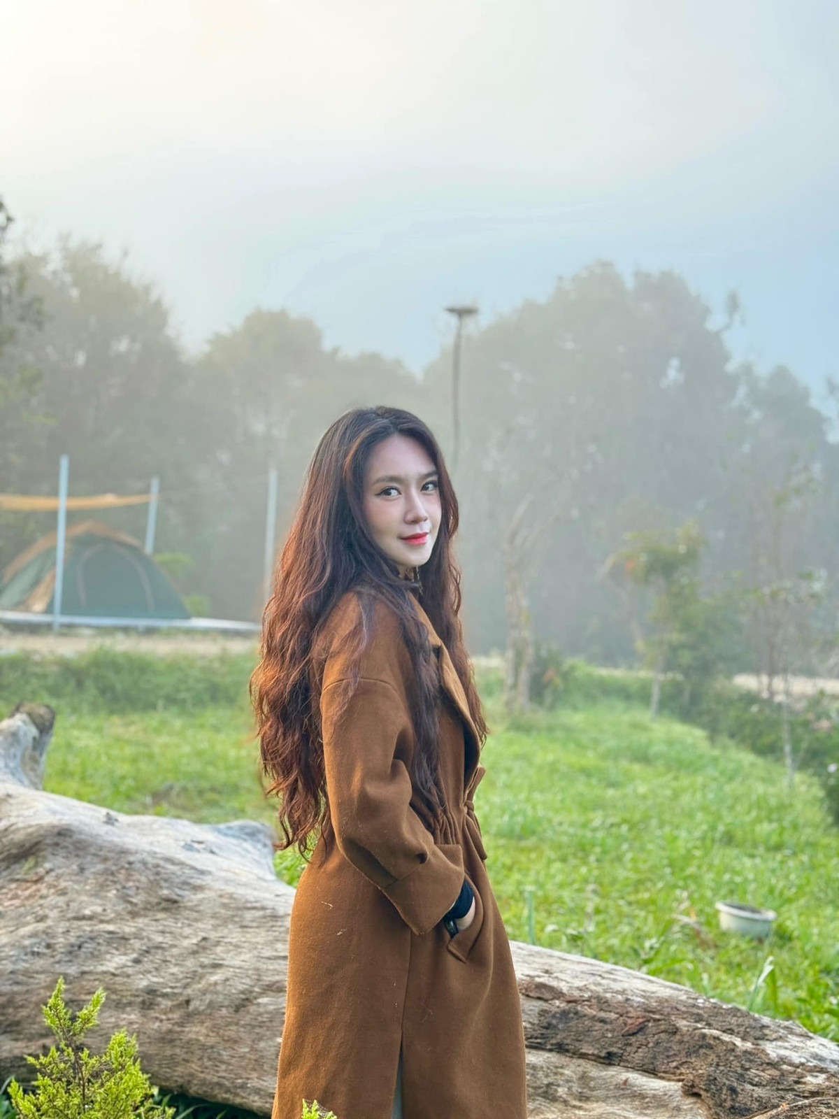 Bí quyết giữ gìn nhan sắc của Minh Hà khá đơn giản. Cô chia sẻ rằng mình luôn chú ý đến chế độ ăn uống khoa học, tập luyện thể dục thể thao thường xuyên và chăm sóc da kỹ lưỡng.