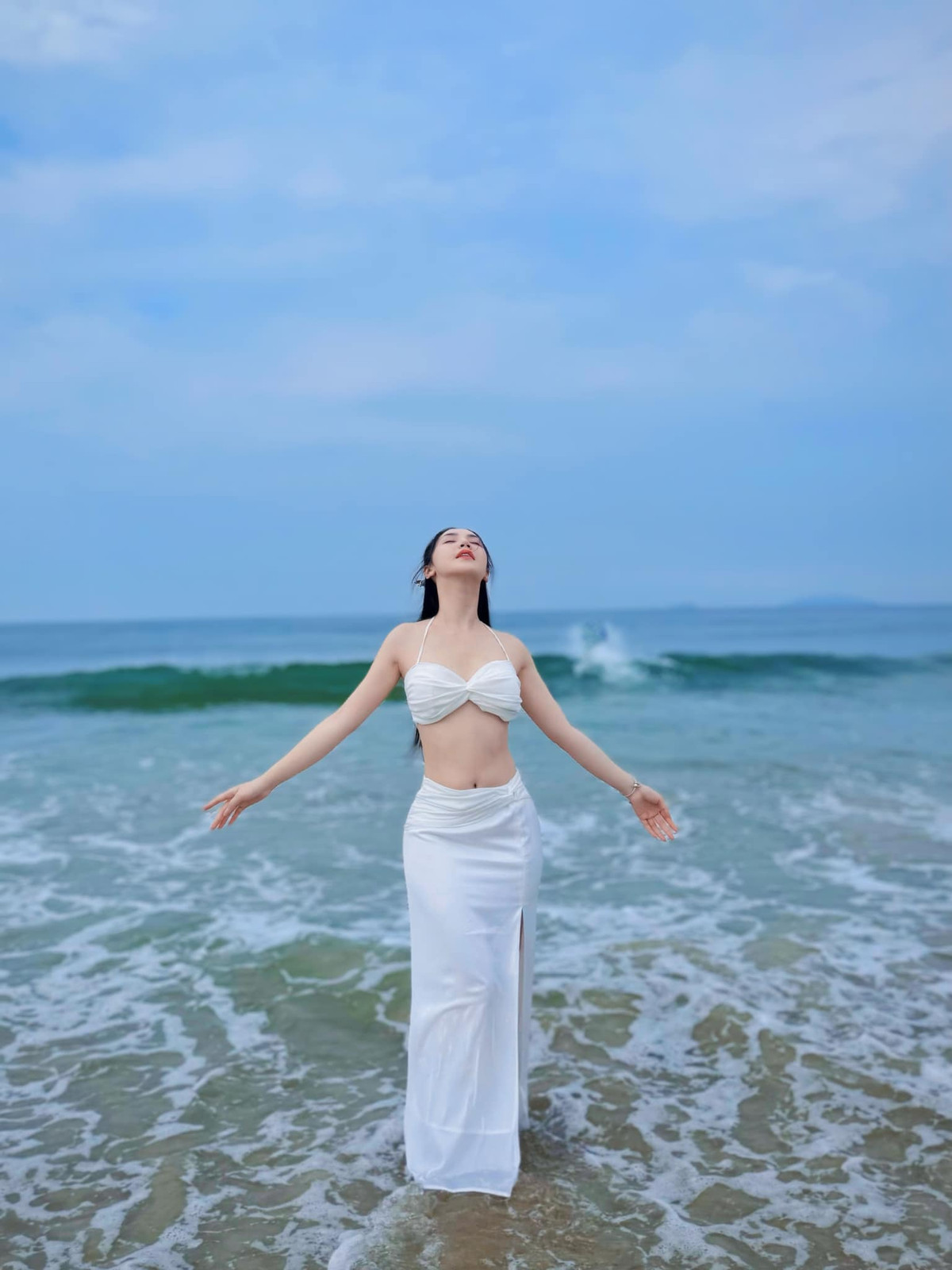 Thời gian gần đây, Quỳnh Kool không chỉ gây ấn tượng với khả năng diễn xuất mà còn được khán giả khen ngợi vì nhan sắc ngày càng thăng hạng.