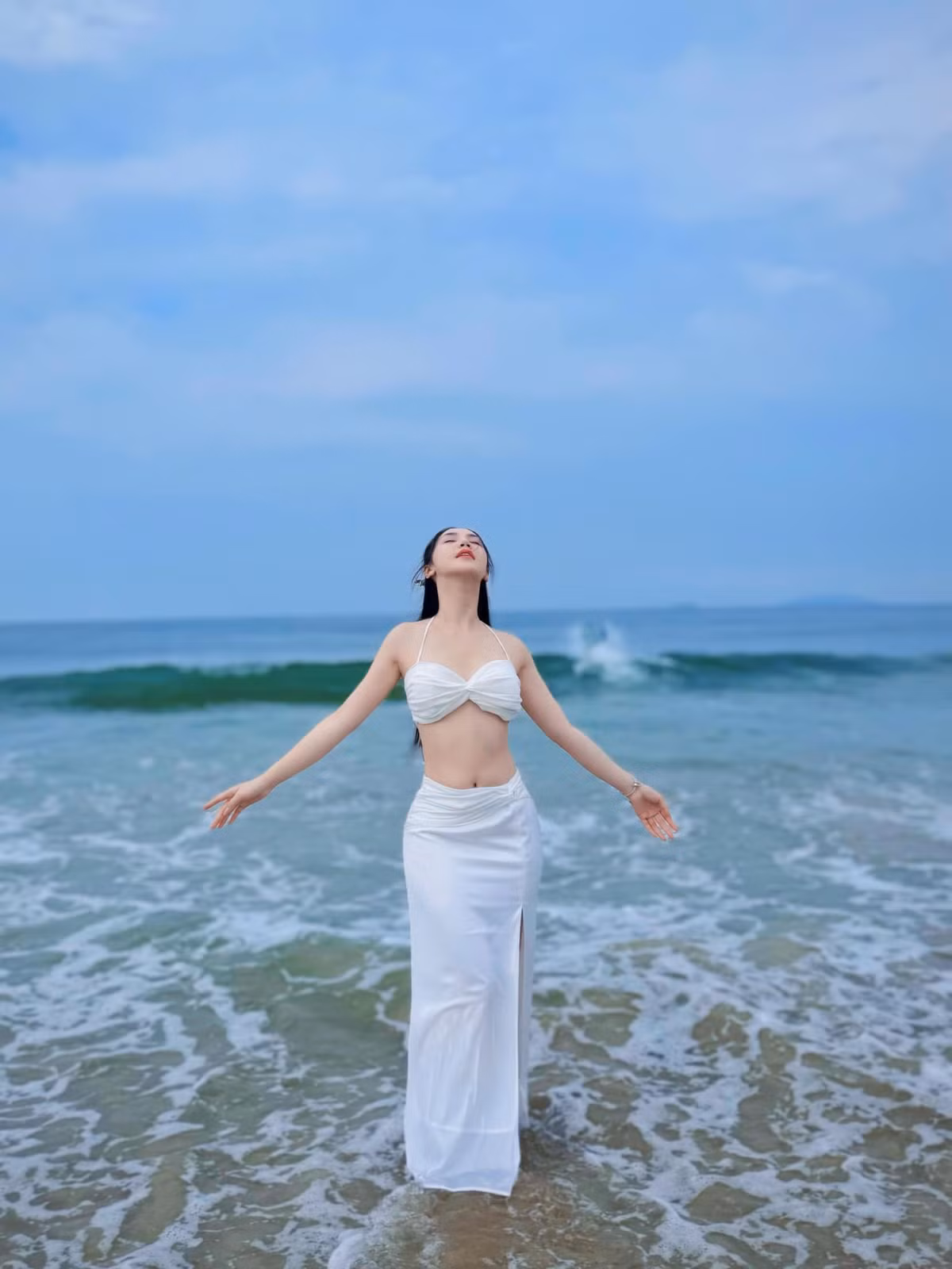 Thời gian gần đây, Quỳnh Kool không chỉ gây ấn tượng với khả năng diễn xuất mà còn được khán giả khen ngợi vì nhan sắc ngày càng thăng hạng.