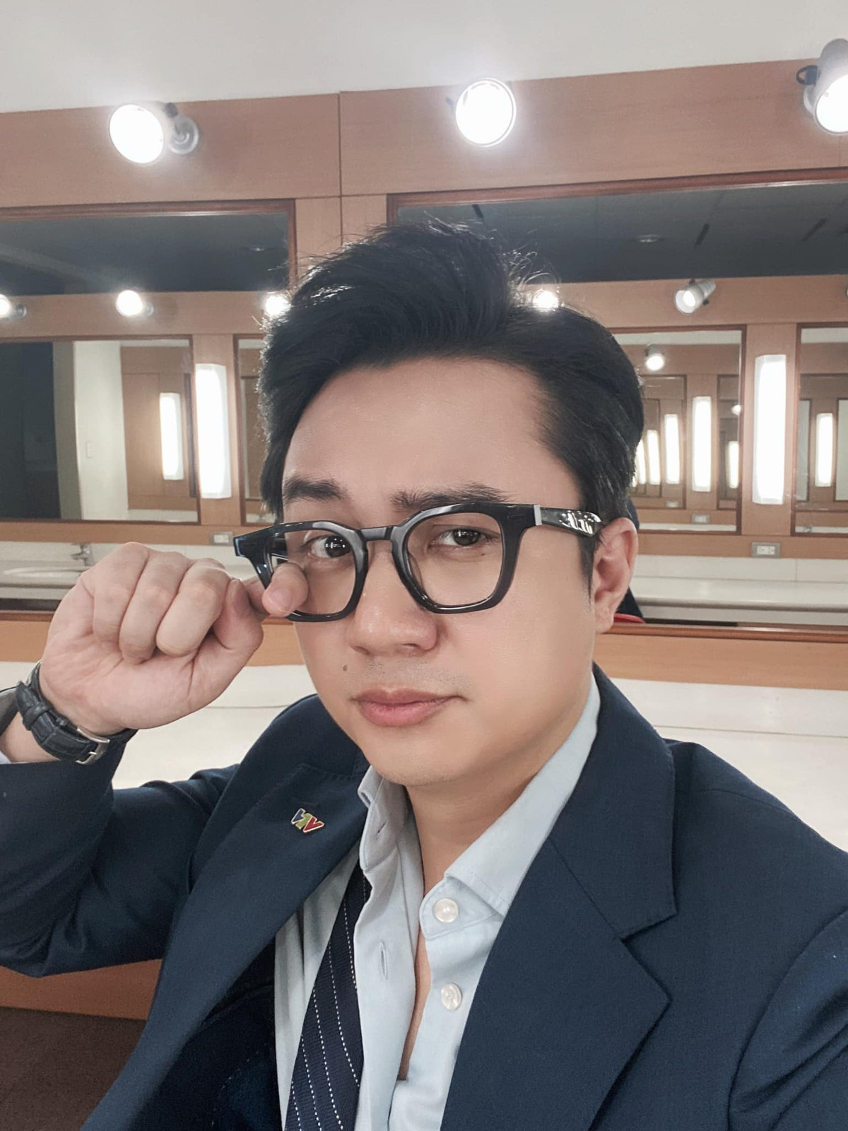 Được biết, Sơn Lâm từng tốt nghiệp chuyên ngành Kỹ sư Hoá Dầu, Đại học Bách Khoa Hà Nội, nhưng lại “bẻ lái” sang làm truyền hình. Ảnh: FB Dương Sơn Lâm