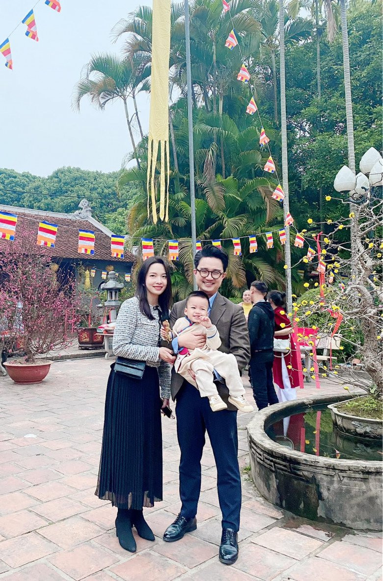 Cặp đôi về chung nhà sau 6 năm yêu. Cả hai gặp gỡ trong một sự kiện Sơn Lâm làm MC còn Lan Hương làm bên đơn vị truyền thông. Ảnh: FB Dương Sơn Lâm