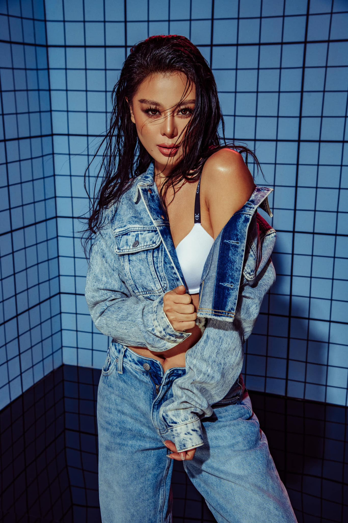 Việc theo đuổi hình ảnh gợi cảm, Nam Thư nhận những ý kiến trái chiều. Bày tỏ quan điểm về chuyện ăn mặc, nữ diễn viên phản hồi luôn cân nhắc chọn trang phục nằm trong chừng mực cho phép.