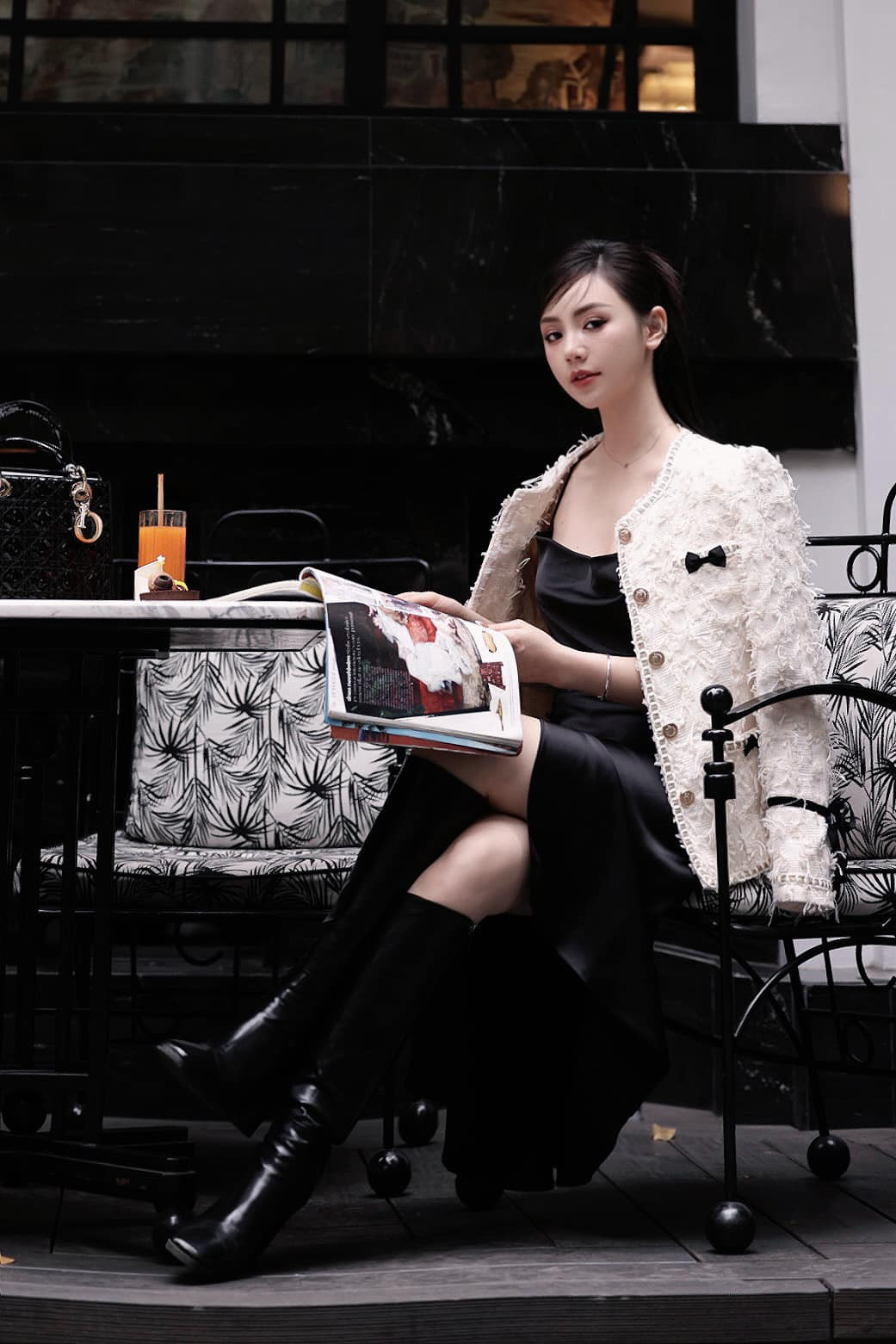 Quỳnh Kool vốn dĩ sở hữu ngoại hình ưa nhìn với vẻ đẹp ngọt ngào, sang chảnh nên cô nàng dễ dàng "cân" mọi phong cách thời trang, chủ yếu cô thiên về gợi cảm, quyến rũ. Ảnh: FBNV