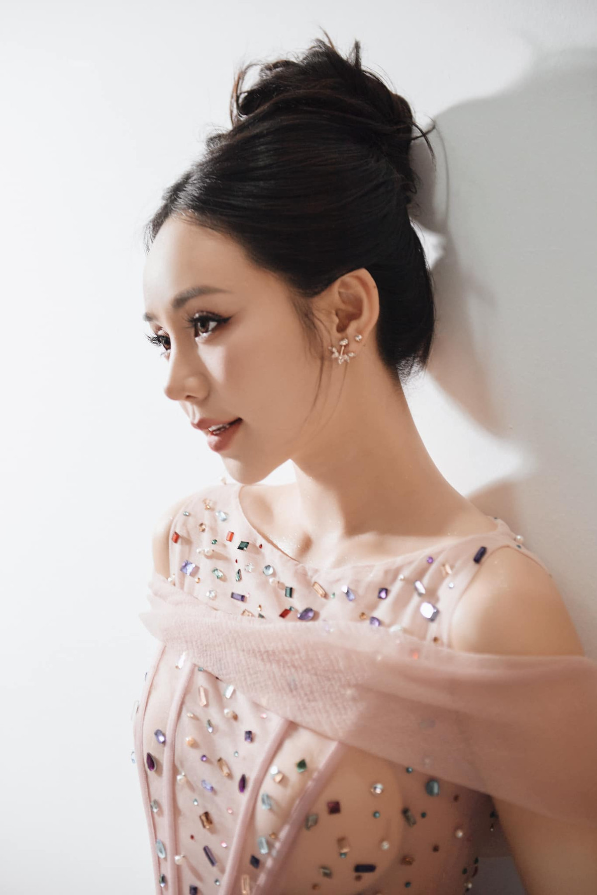 Quỳnh Kool để lại nhiều ấn tượng cho khán giả ở nhiều bộ phim như Đừng làm mẹ cáu, Gara hạnh phúc, Đừng bắt em phải quên,...và gần đây nhất là Chúng ta của 8 năm sau. Ảnh: FBNV