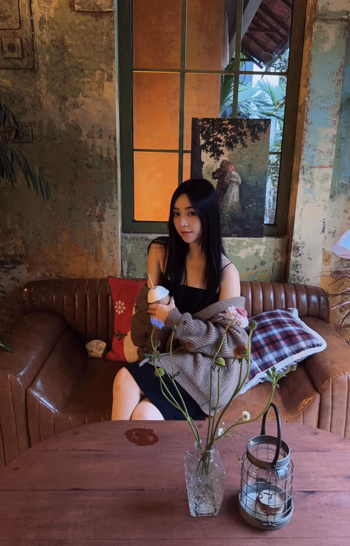 Hậu giảm cân, mỹ nhân sinh năm 1995 ngày càng thăng hạng nhan sắc với vóc dáng mảnh mai, quyến rũ khác với vẻ mũm mĩm trước kia. Ảnh: FBNV