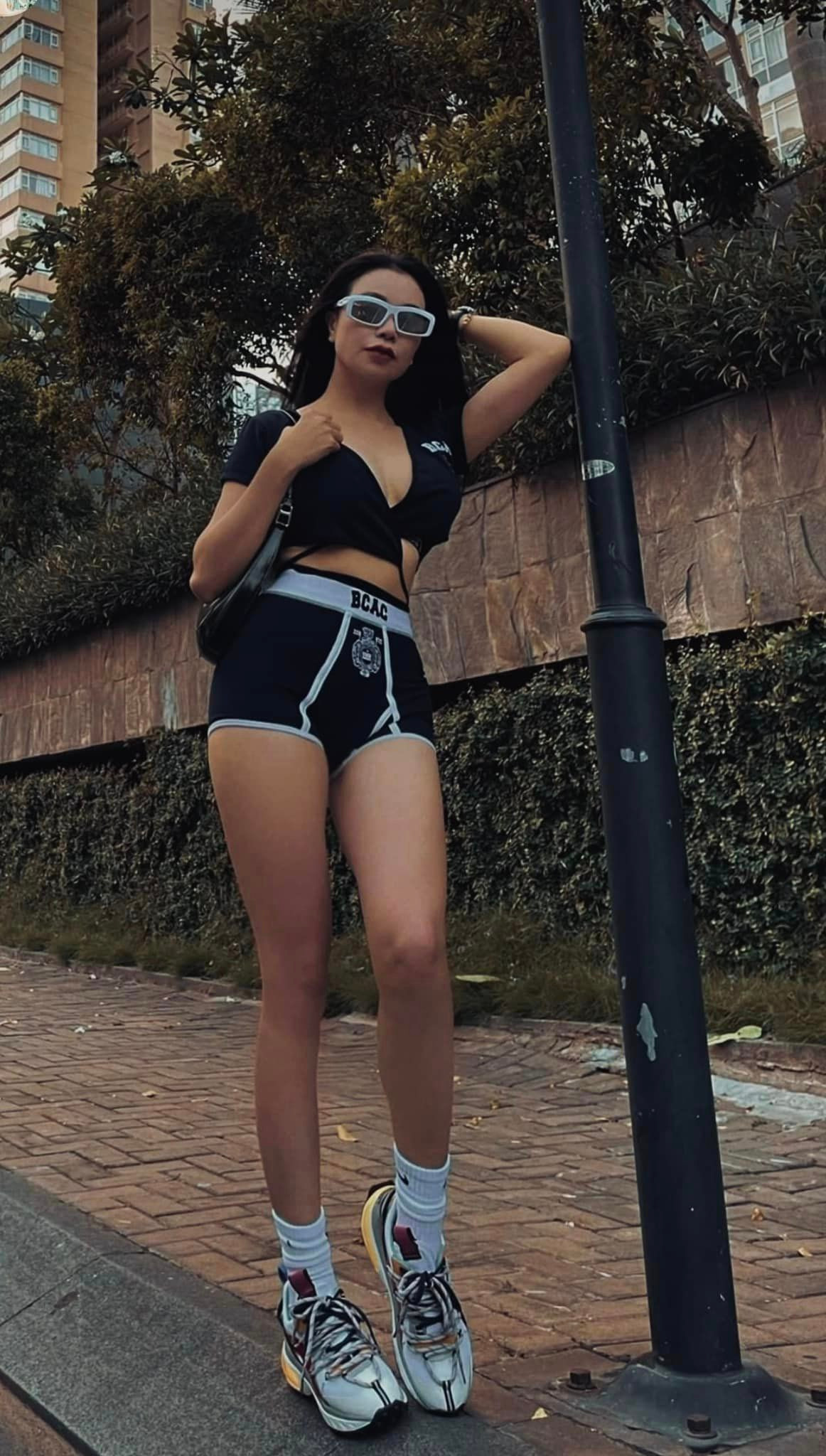 Chia sẻ về việc mặc táo bạo, Trà Ngọc Hằng cho biết: "Hằng yêu cơ thể của mình tuy nhiên cũng sẽ có những chừng mực riêng".