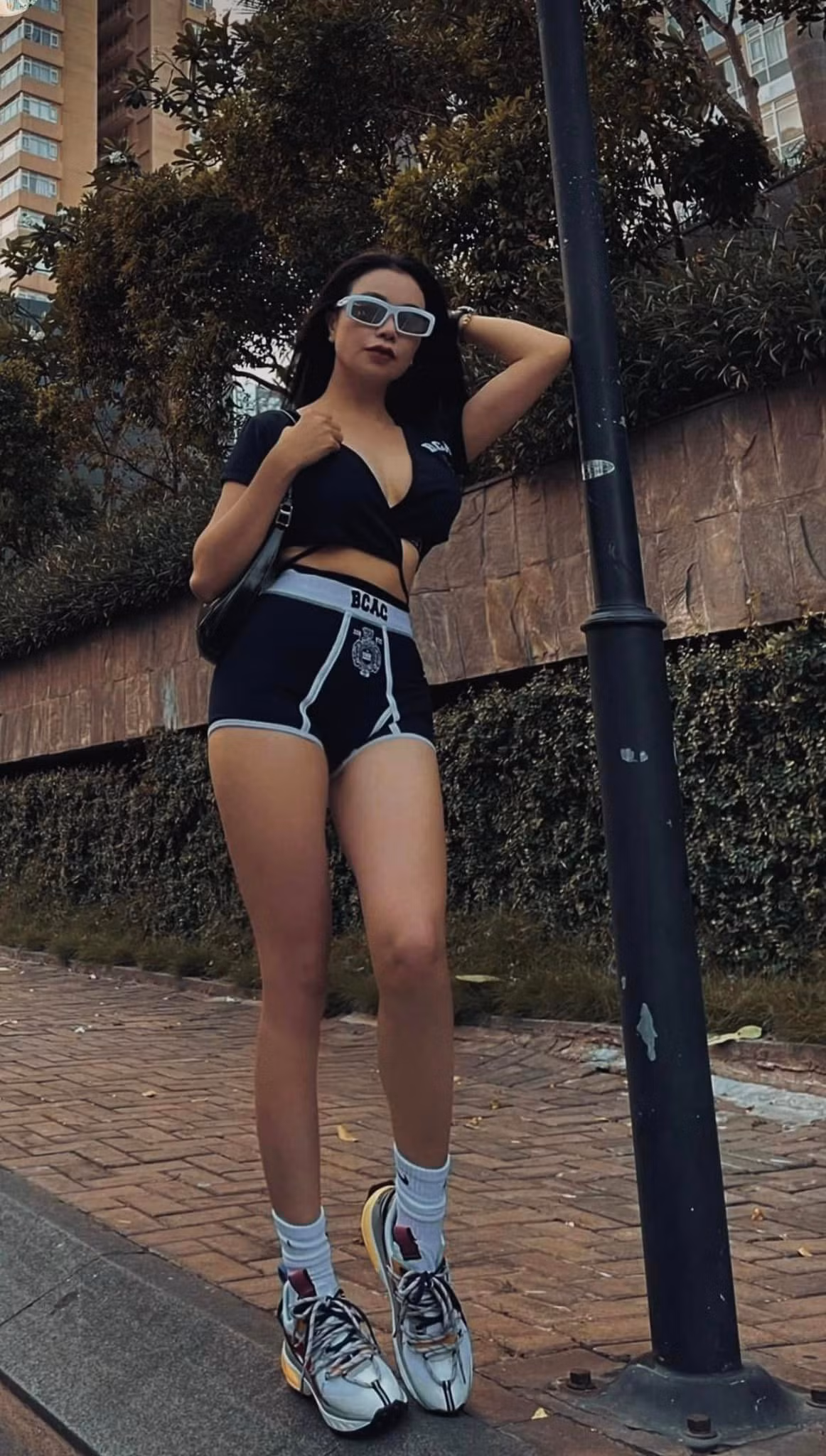 Chia sẻ về việc mặc táo bạo, Trà Ngọc Hằng cho biết: "Hằng yêu cơ thể của mình tuy nhiên cũng sẽ có những chừng mực riêng".