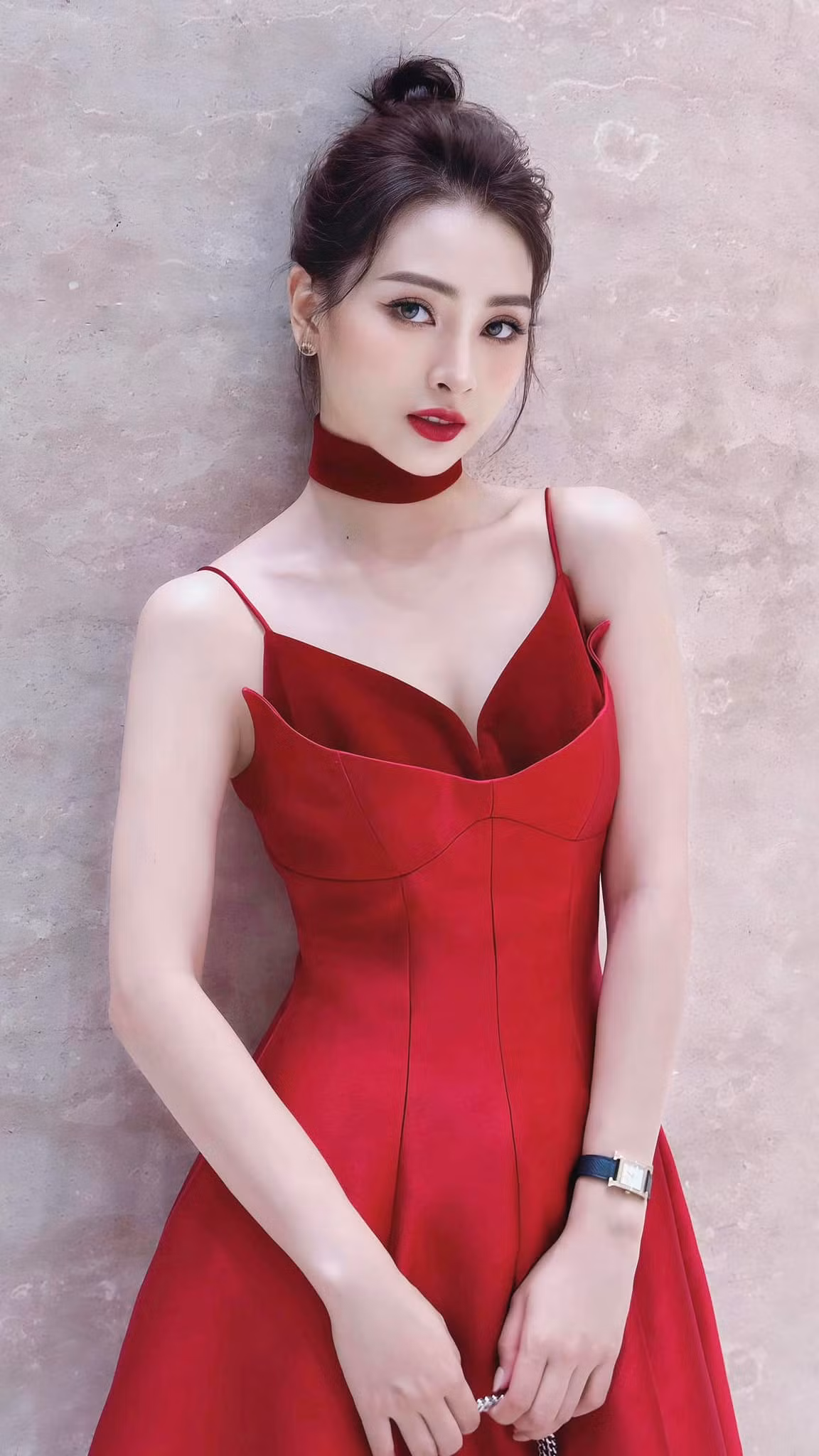 Với chiều cao 1m70 cùng thân hình nuột nà, ba vòng gợi cảm, Mù Tạt khiến cư dân mạng phải xuýt xoa khi diện trang phục gợi cảm.