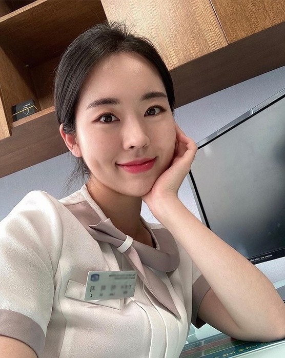 Tại Hàn Quốc, nữ y tá có tên Miji đang nhận được không ít sự quan tâm của cư dân mạng. Được biết, ngoài công việc là một y tá tại bệnh viện, Miji còn làm Youtuber trong những lúc rảnh rỗi.