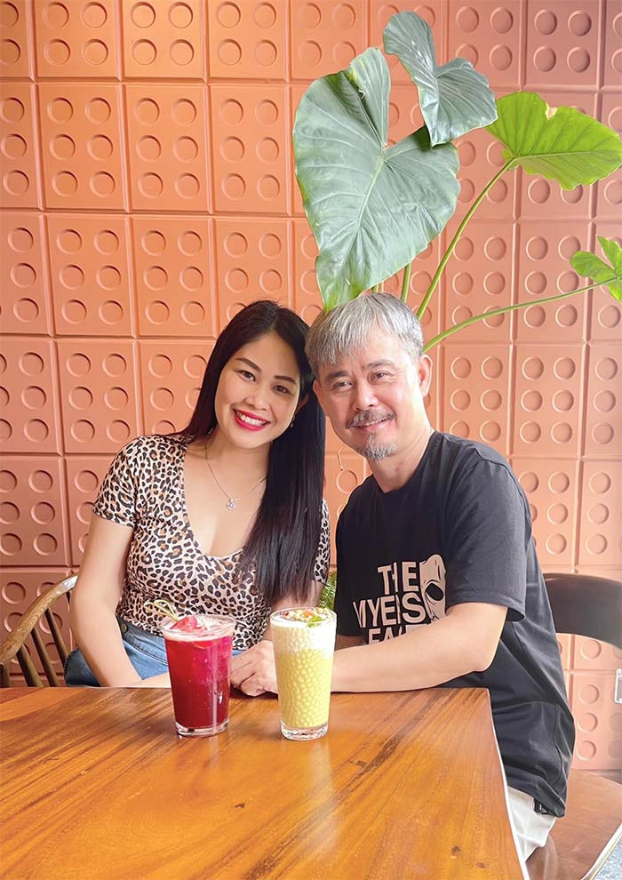 Gần 10 năm trước, anh cùng nam diễn viên Anh Tuấn mở một nhà hàng bánh canh ghẹ. Trước đó cả hai người đã vào TP.HCM để học nghề. Quán ăn ngày càng đông khách, kinh tế gia đình đã ổn định nên hiện tại anh quay trở lại với nghề, tích cực tham gia nhiều phim khác nhau. (Ảnh: FB Tăng Minh Nguyệt)