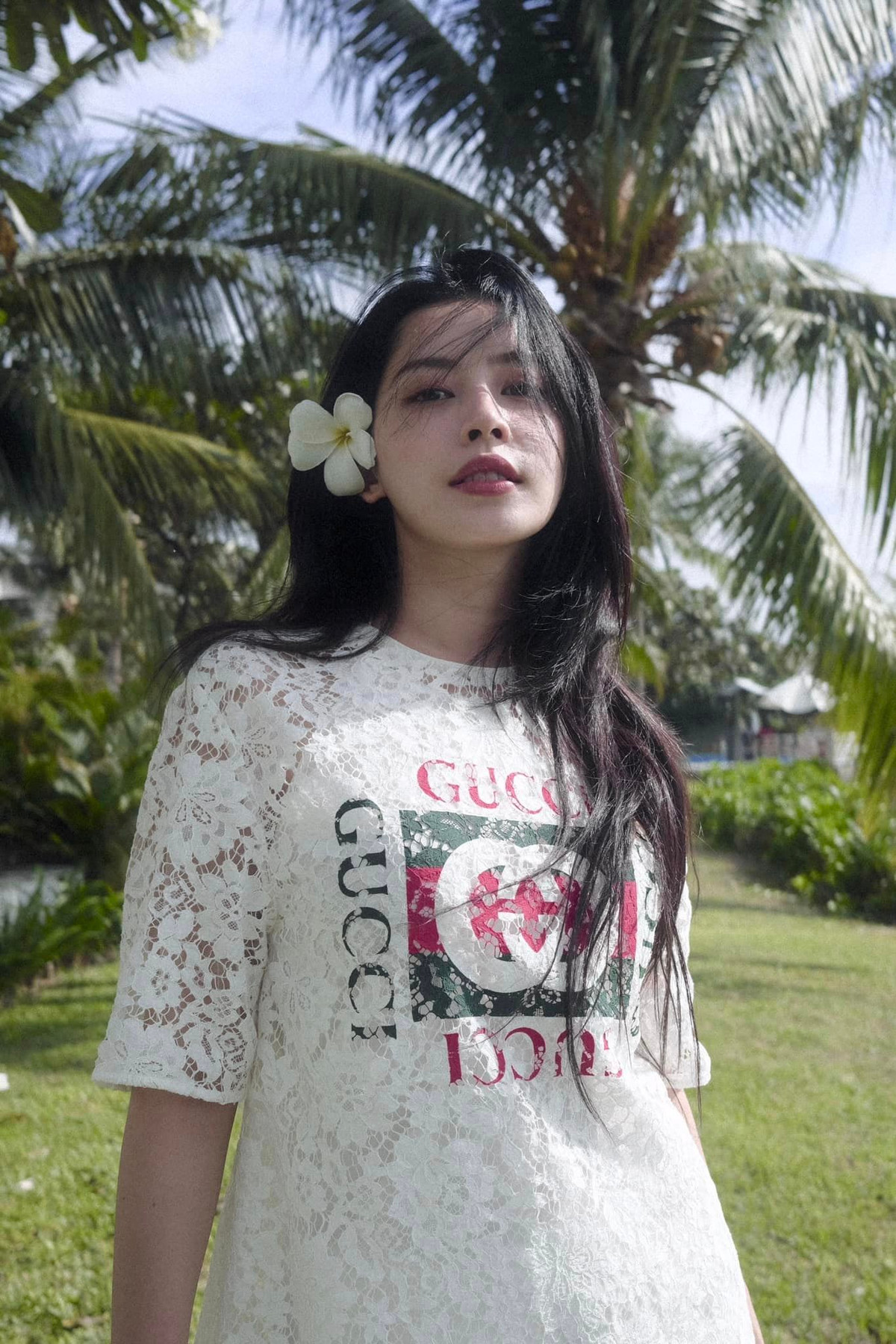 Chi Pu khoe sắc dịu dàng, nền nã trong loạt ảnh mới. Ảnh: FB Chi Pu