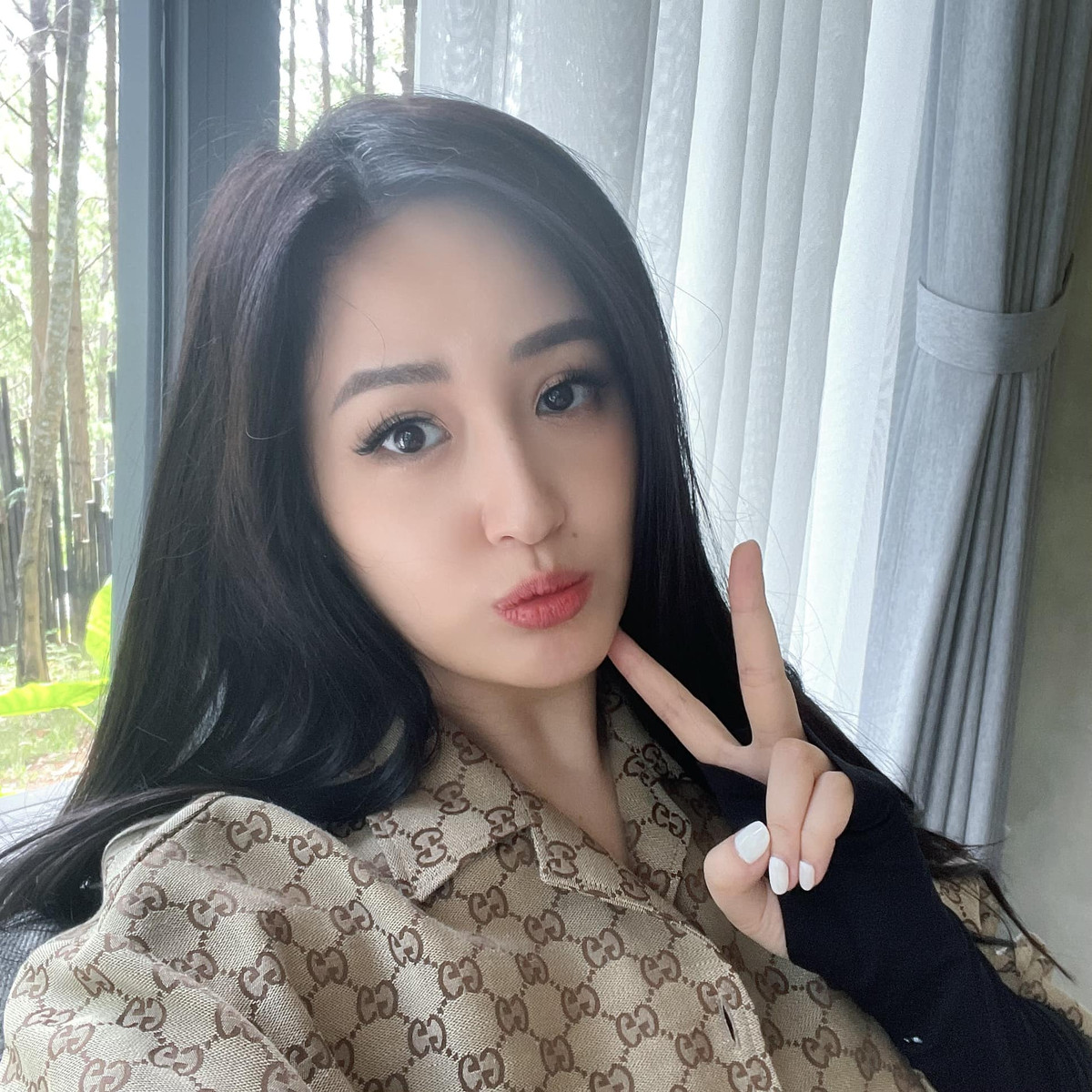 Khi được hỏi về dự định đám cưới, Mai Phương Thúy cho biết sẽ thông báo nếu có, cô không giấu nhưng cũng không chọn cách công bố rầm rộ trên truyền thông. Ảnh: FB Mai Phuong Thuy