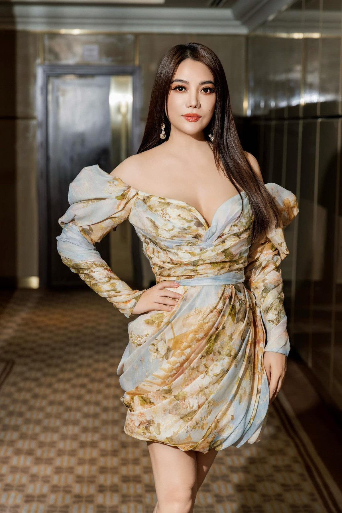 Chuyện tình ái của cô cũng nhiều màu sắc, thu hút sự quan tâm của công chúng. Người đẹp từng có hai năm hẹn hò với diễn viên Kim Lý. Sau khi chia tay, nam diễn viên đã nên đôi với ca sĩ Hồ Ngọc Hà. Ảnh: FB Trương Ngọc Ánh