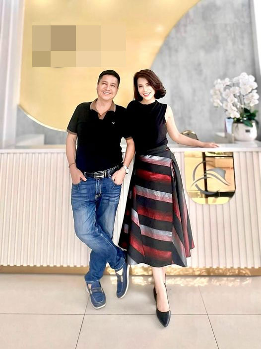 Bạn gái Chí Trung là Ý Lan, một chủ spa. Năm 2017, chị từng tham gia cuộc thi Hoa hậu Doanh nhân và đạt danh hiệu Á hậu 1. (Ảnh: FB Chí Trung)