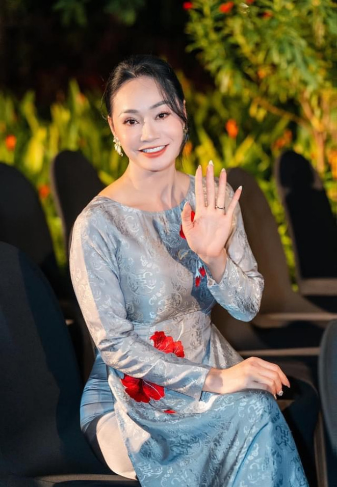 Quách Thu Phương đẹp nền nã khi dự sự kiện.