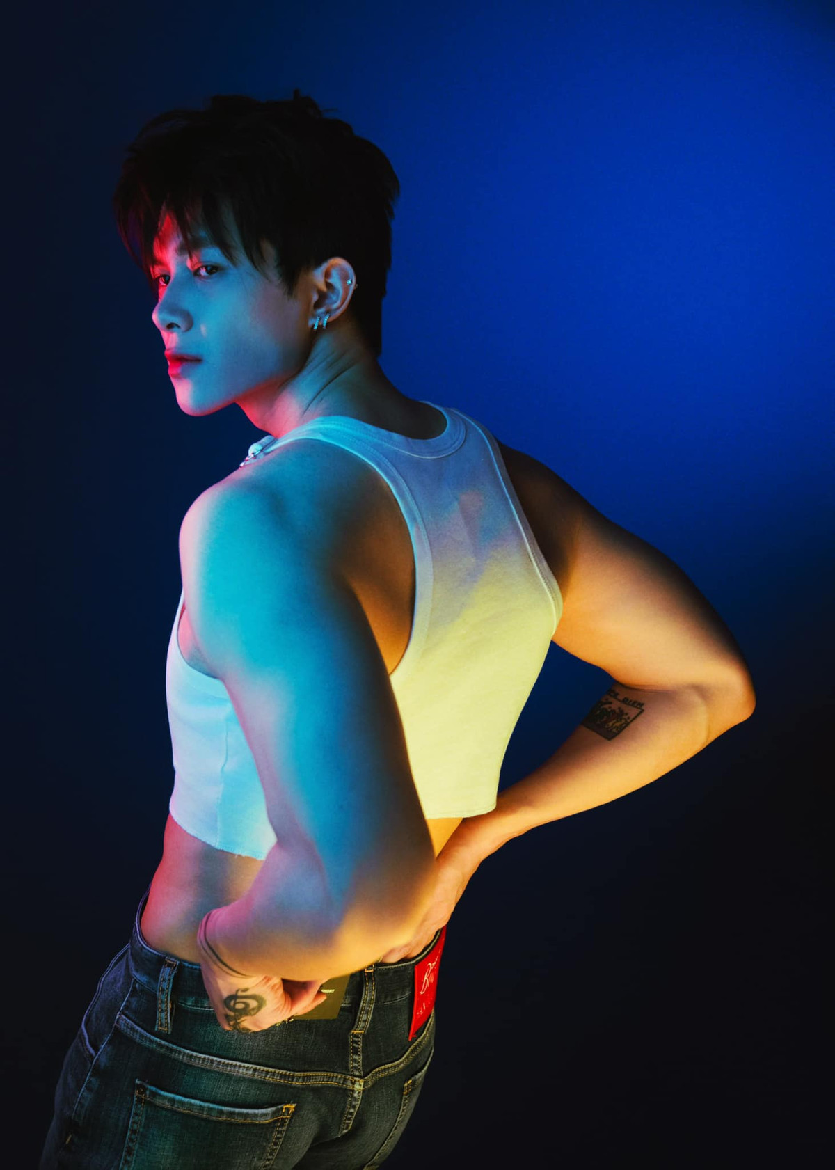 Anh Tú khoe thân hình cơ bắp trong ảnh mới.