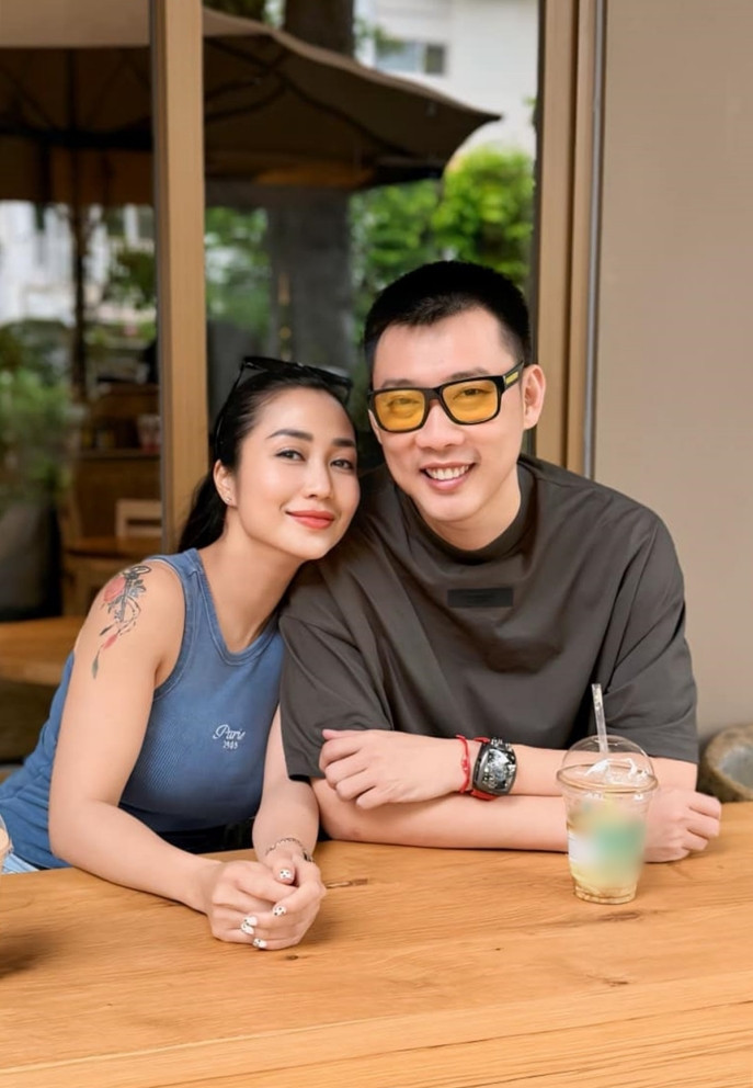 Ốc Thanh Vân - Trí Rùa chụp ảnh tình tứ bất chấp loạt tin đồn đổ vỡ hôn nhân.