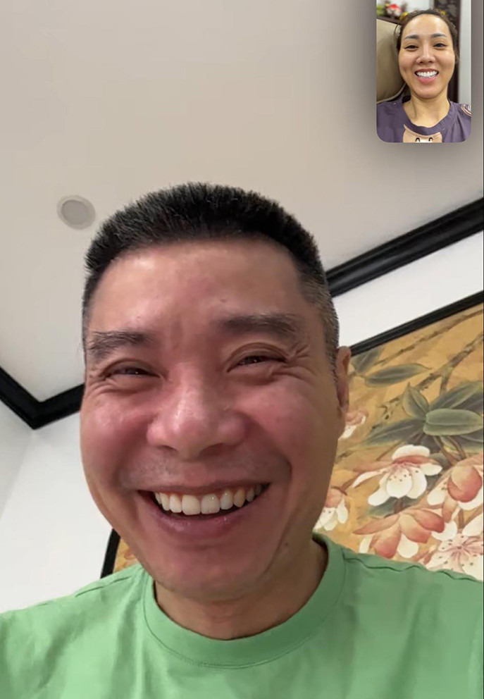 Bà xã NSND Công Lý khoe được chồng gọi điện, nhắn tin hỏi thăm khi tạm xa nhau vài ngày. Ảnh: FBNV