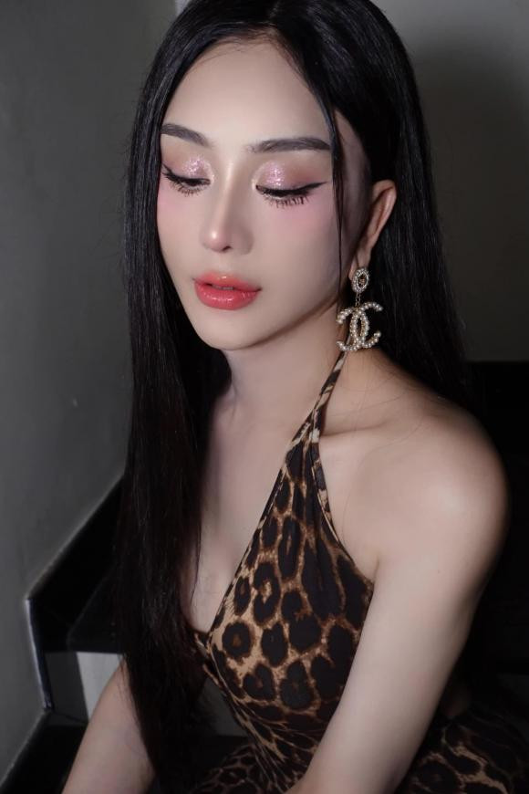 Lâm Khánh Chi chia sẻ: "Ước gì thời gian có thể quay trở lại đề mình có thể quyết định sáng suốt hơn hoặc giá như…".