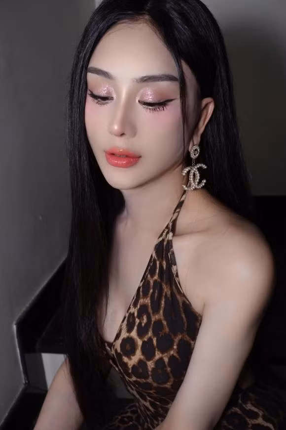 Lâm Khánh Chi chia sẻ: "Ước gì thời gian có thể quay trở lại đề mình có thể quyết định sáng suốt hơn hoặc giá như…".