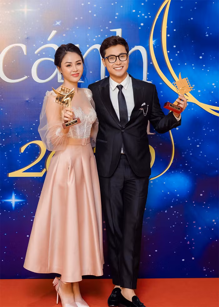 Thanh Sơn vào vai Đại úy Vũ - Phó trưởng phòng cảnh sát kinh tế PC03 tỉnh Đông Bình. Còn Lương Thu Trang đảm nhận vai Lam - cô bạn gái mạnh mẽ, tài giỏi của Vũ.