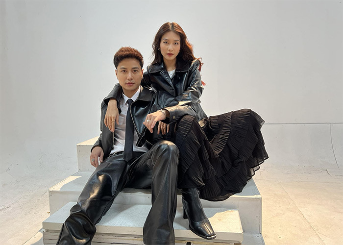 Sau đó cả hai còn đóng vai một cặp vợ chồng trong phim "Gia đình mình vui bất thình lình".