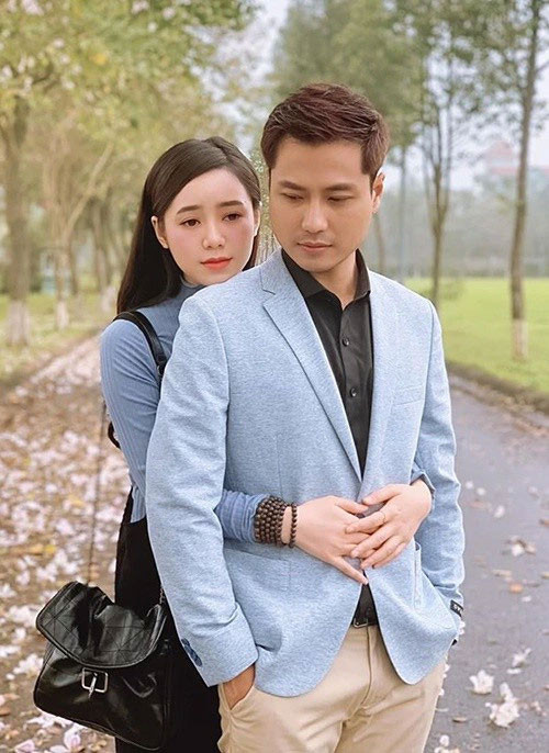 Thanh Sơn - Quỳnh Kool trong phim "Đừng bắt em phải quên". Đây cũng là một cặp diễn viên được khán giả yêu thích bởi tạo được hiệu ứng rất tốt trên màn ảnh.