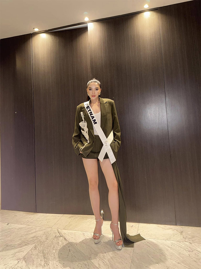Người đẹp 28 tuổi biến hóa, liên tục thay đổi phong cách thời trang khi tham gia các hoạt động tại Miss Universe 2024. (Ảnh: FB Hoa hậu Nguyễn Cao Kỳ Duyên)